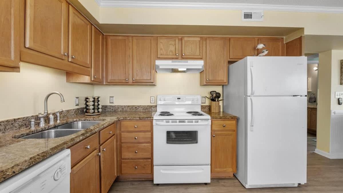 *2Br Oceanfront Retreat*King Ensuite*Pool*Nmb Cherry Grove*Pc4 Myrtle Beach Exteriör bild